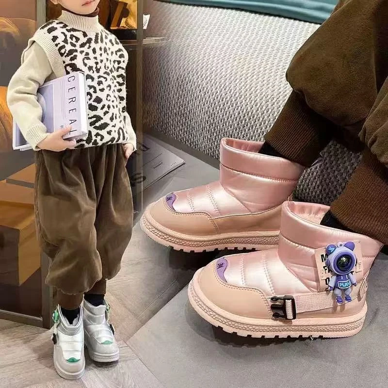 儿童加绒加厚雪地靴年冬季新款女童卡通小熊棉靴男童保暖短靴