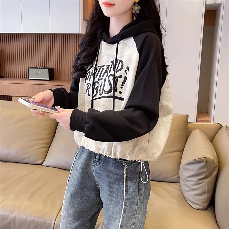 撞色插肩连帽卫衣女春秋薄款2025新款宽松韩版百搭小个子短款上衣