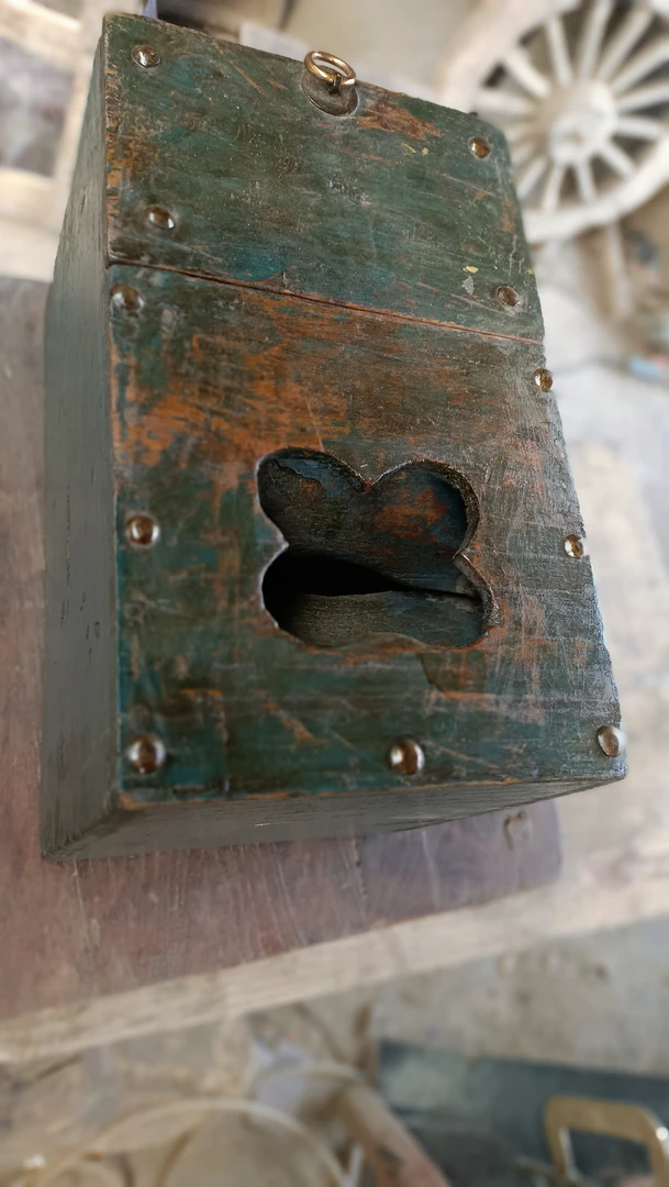 老民俗物件钱匣子