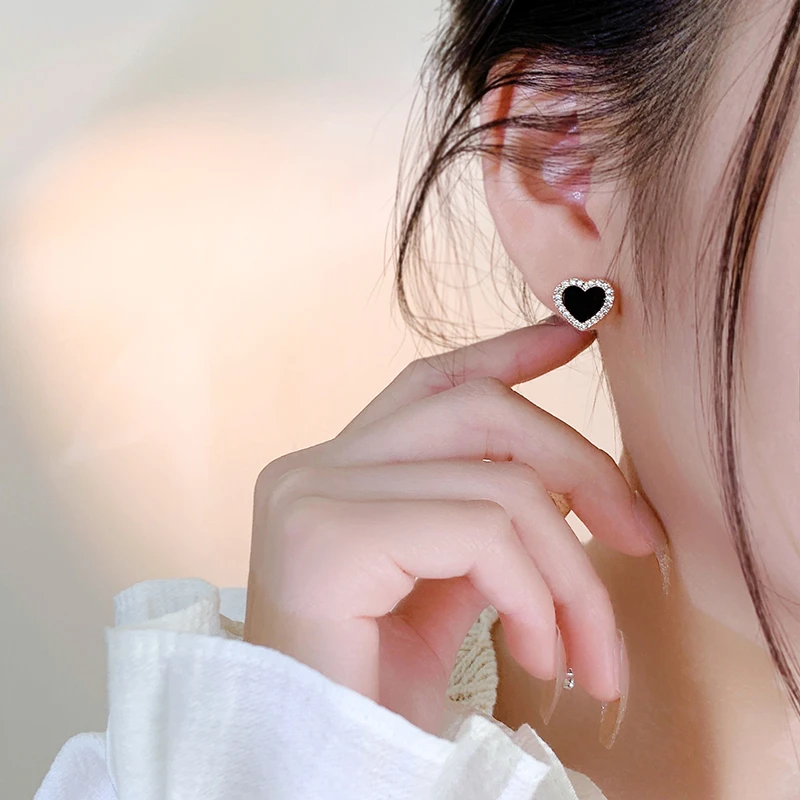 吉雪 合金耳饰 黑色爱心耳钉女时尚耳环新款爆款洋气高级气质耳饰