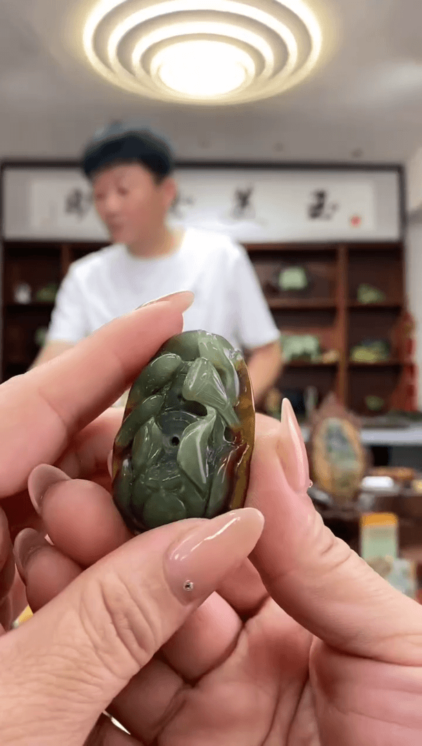 【闪购商品】透闪石质玉吊坠未镶嵌河磨玉
