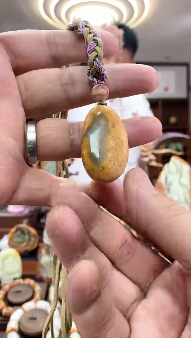 【闪购商品】透闪石质玉吊坠未镶嵌河磨玉