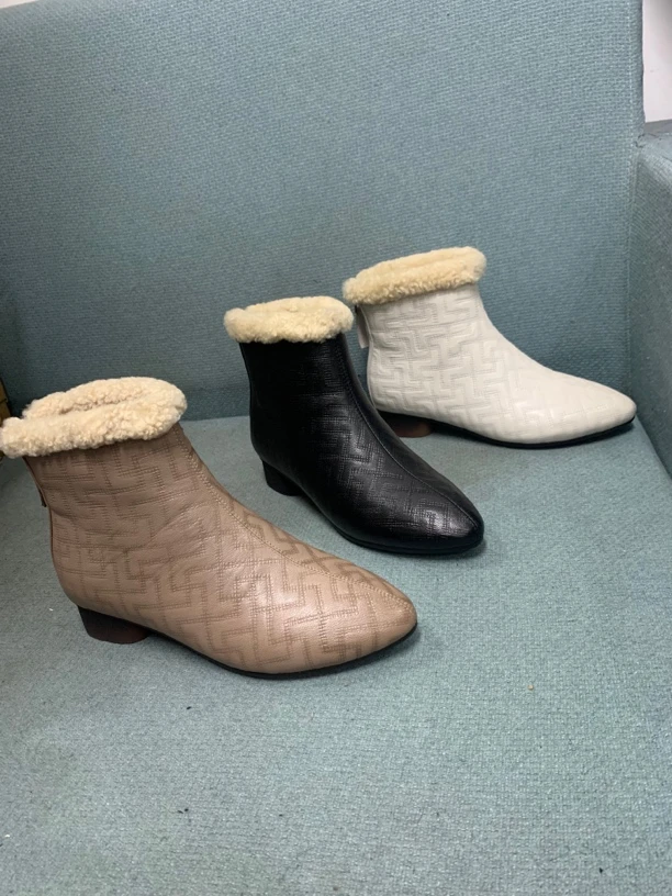 真皮真毛皮毛一体羊羔毛粗跟短靴女冬季新款软底软面时尚靴子