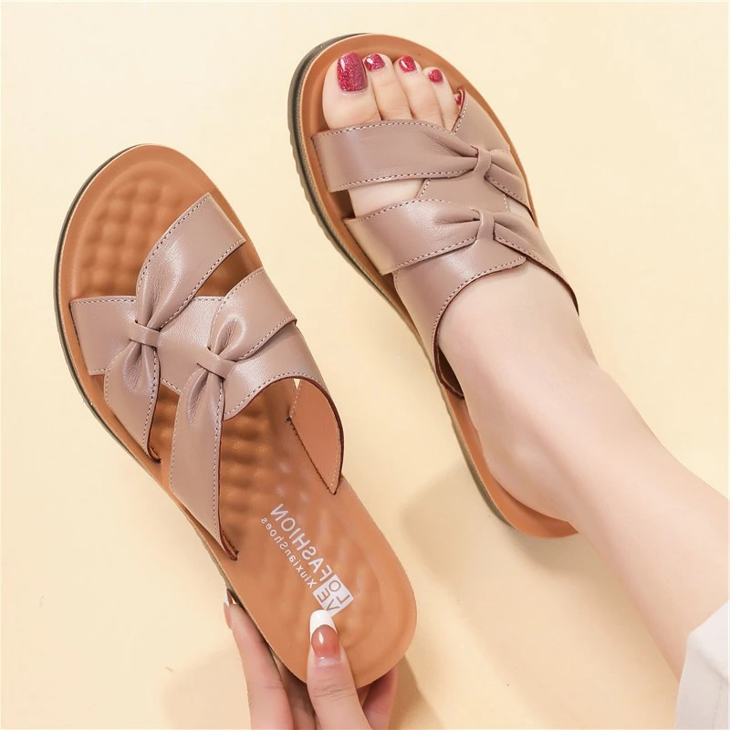 妈妈拖鞋女夏季外穿中年舒适平底真皮中老年凉拖软底老人凉拖鞋