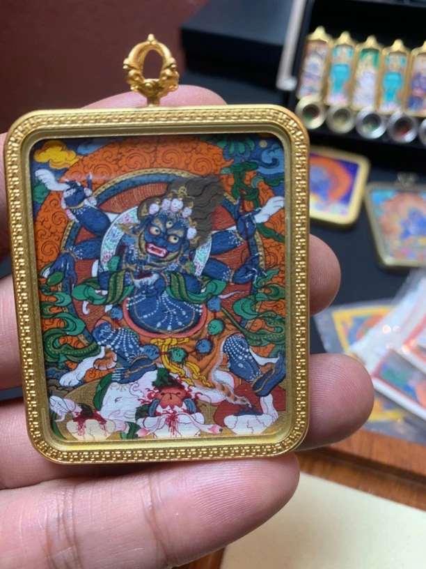 钛钢琉璃吊坠 【六臂大黑天】-無相藏卡纯手绘铜嘎乌盒