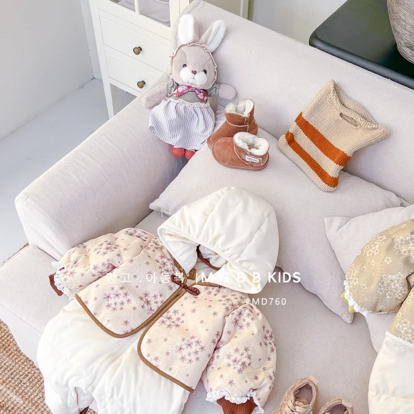 新生婴儿羽绒服宝宝冬装连体衣马甲假两件复古风羽绒服760