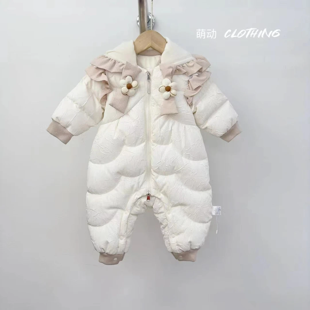 婴儿羽绒服冬季加厚连体衣洋气公主外出保暖羽绒哈衣立体花朵6678