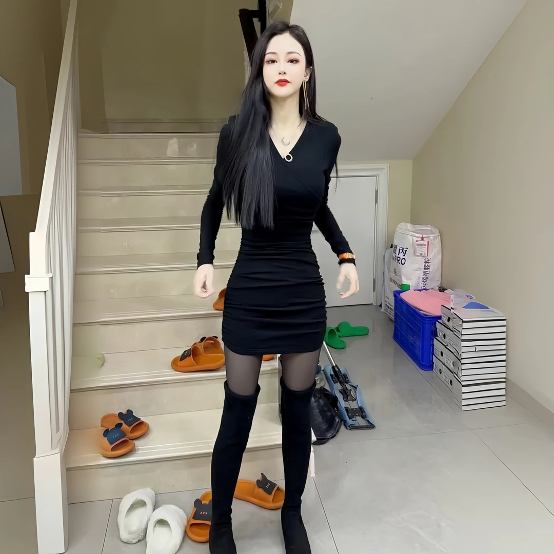 2025春季新款连衣裙女长袖收腰交叉V领显瘦打底裙内搭包臀短裙