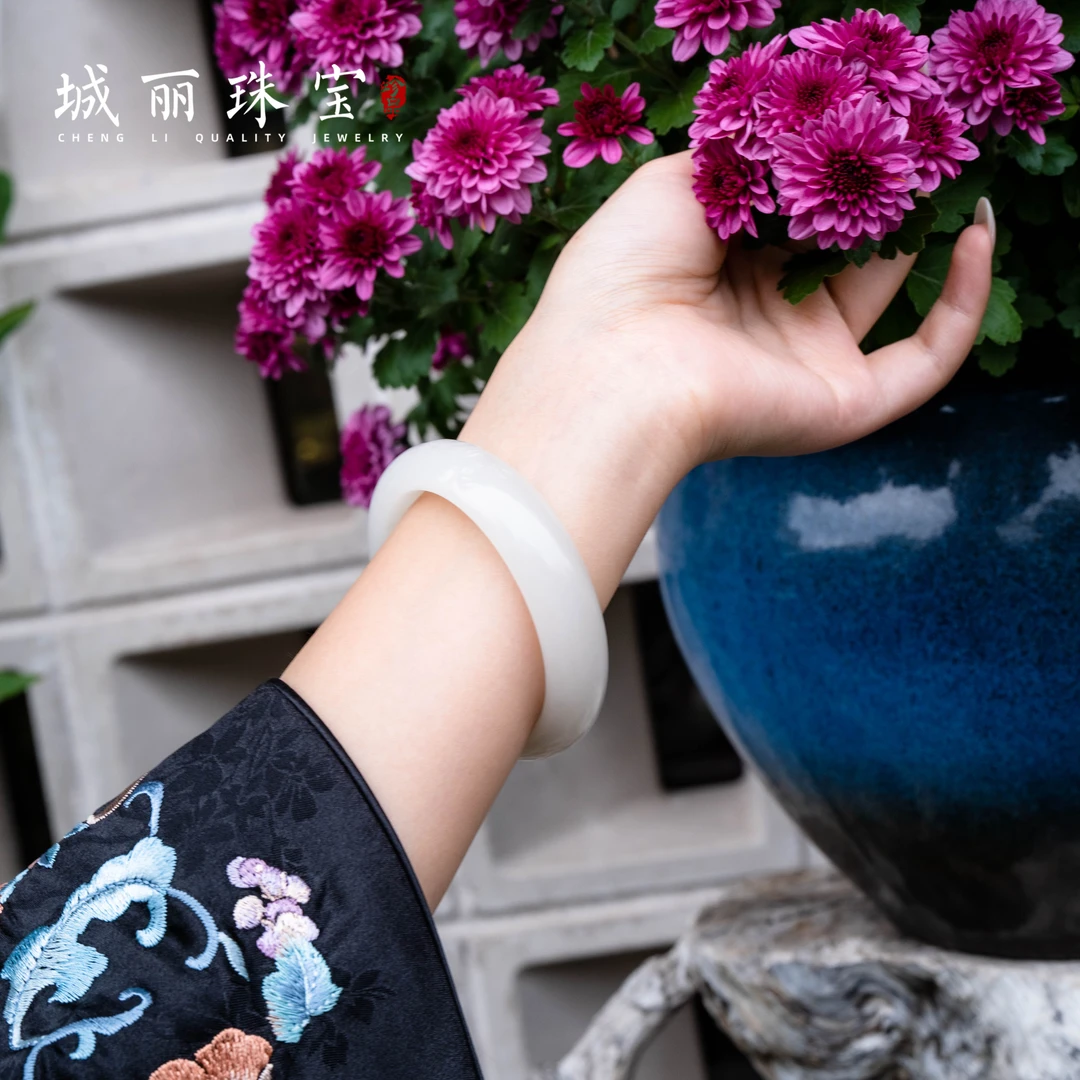 【城丽珠宝】和田玉羊脂玉手镯