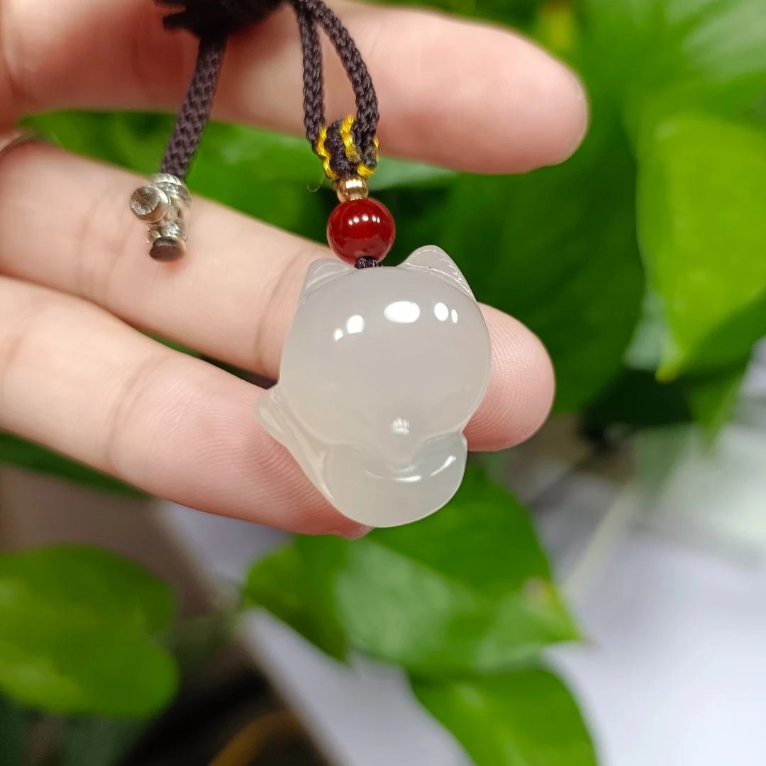 天然冰透玛瑙狐狸吊坠
