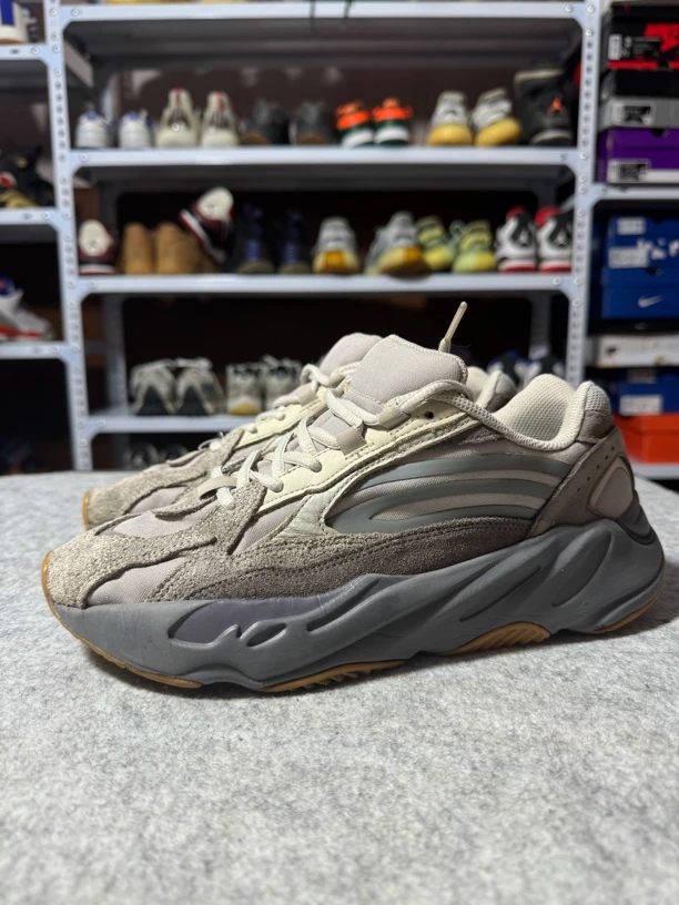 中古球鞋/41.5码/椰子700 v2火山灰