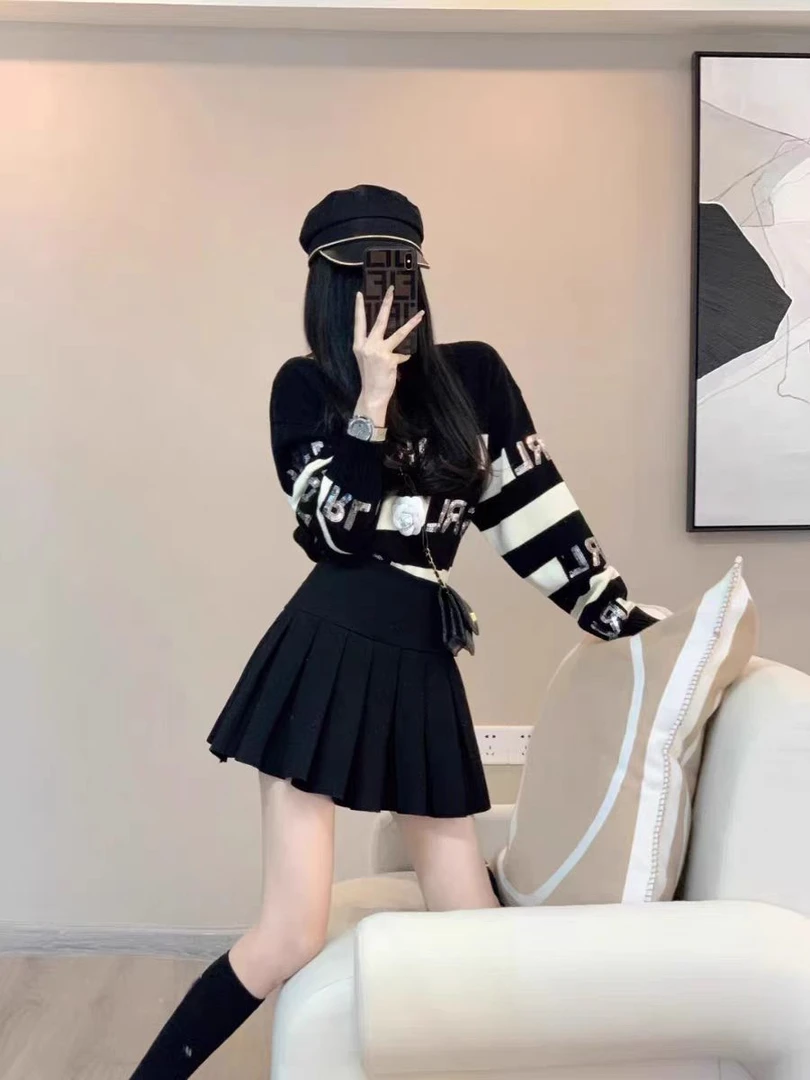 时尚秋冬新款设计感小众慵懒风宽松外穿针织上衣百搭褶折短裙套装