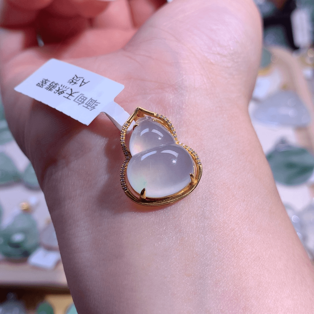 翡翠吊坠(不含链)18K金镶嵌葫芦