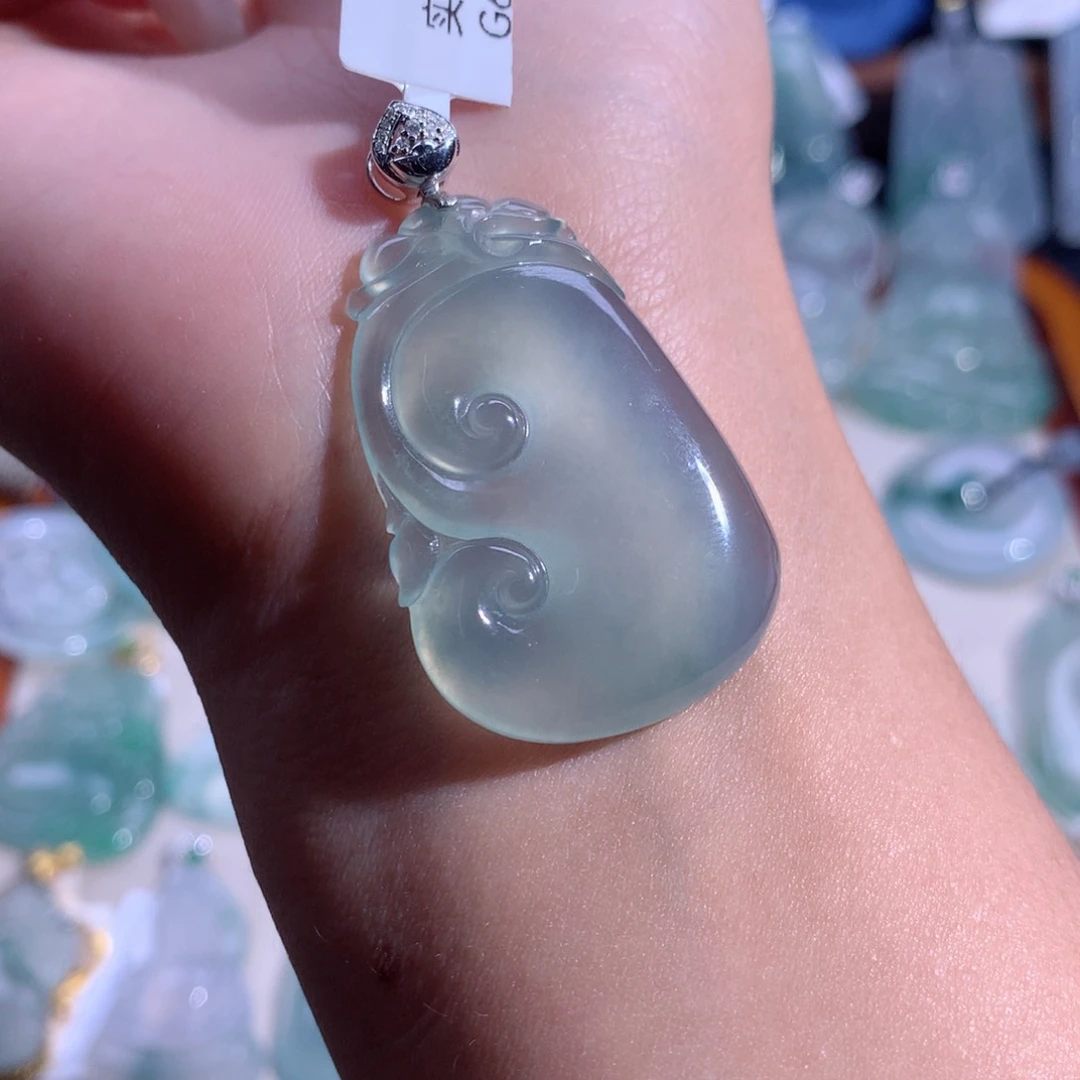 翡翠吊坠(不含链)18K金镶嵌