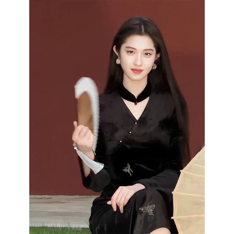 凌茜【清魅】早秋新中式国风复古丝绒蝴蝶刺绣盘扣显瘦收腰旗袍裙子