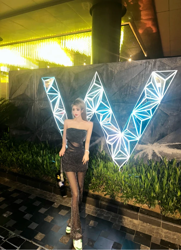 气质性感亮丝抹胸套装