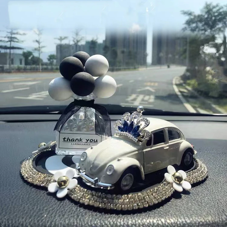 车载香薰持久轻奢高档女神车内装饰品汽车摆件中控台个性创意香水