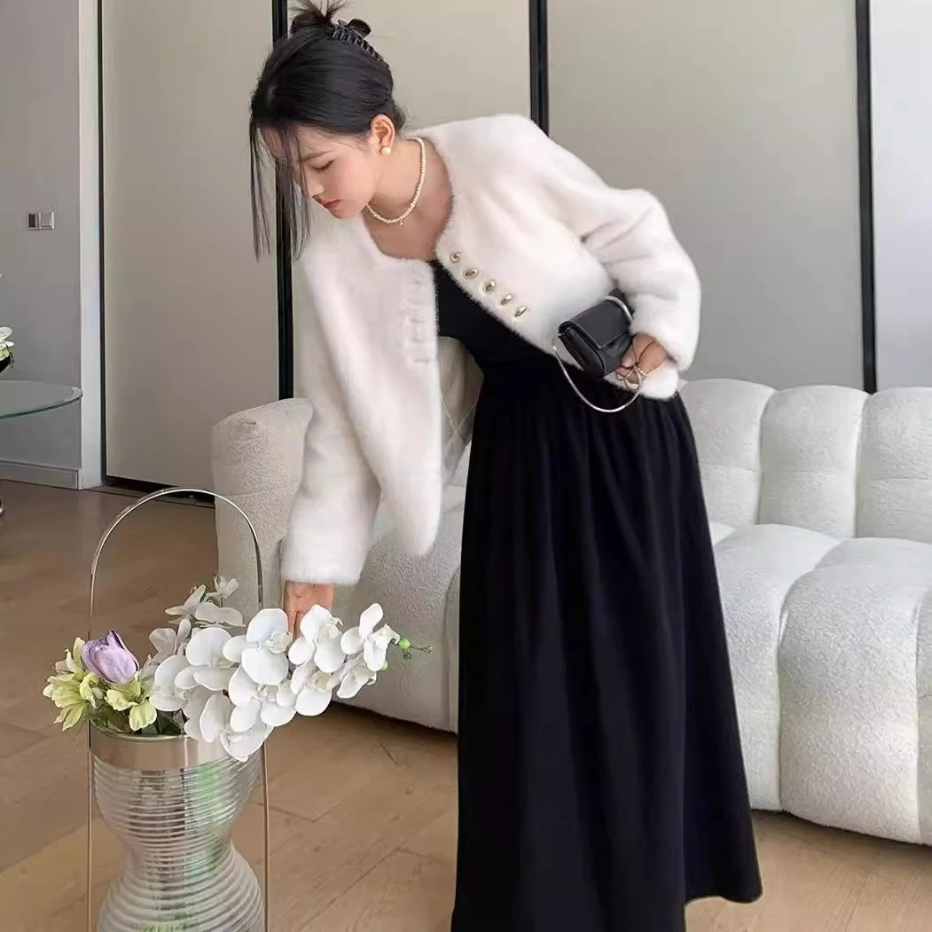 2024冬季新款皮毛一体年轻贵气仿水貂毛毛外套女圆领金扣短款促销