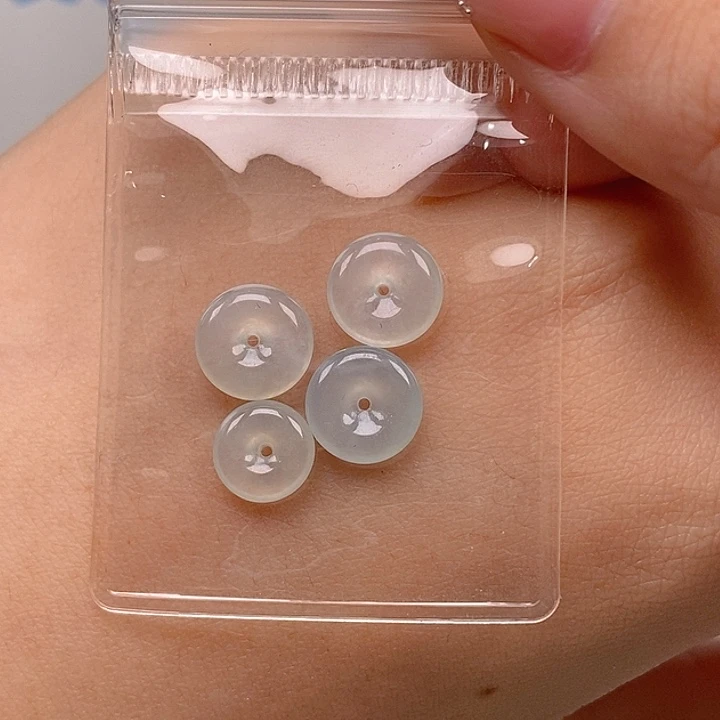 翡翠项链未镶嵌平安扣