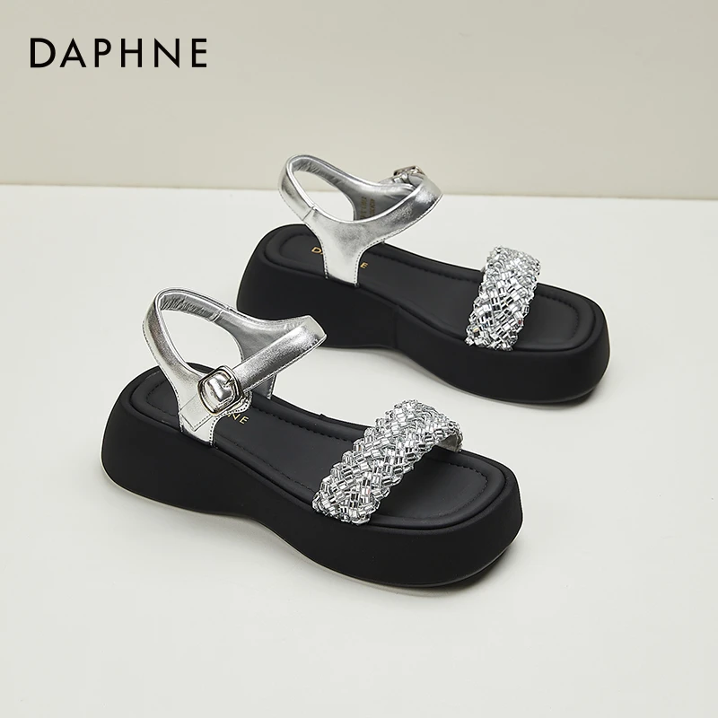 达芙妮仙女风厚底凉鞋女2025夏季新款时尚外穿休闲一字带沙滩凉鞋