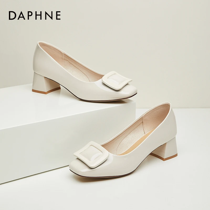 达芙妮白色高跟单鞋女2024年新款方头粗跟浅口软底气质通勤小皮鞋