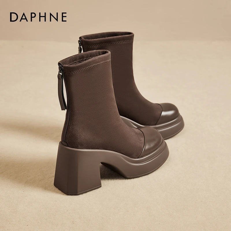 达芙妮复古弹力靴女秋冬新款女靴短靴粗跟厚底高跟靴子棕色瘦瘦靴