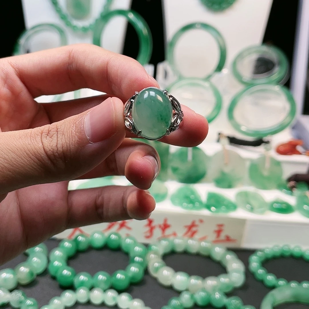 石英质玉戒指未镶嵌