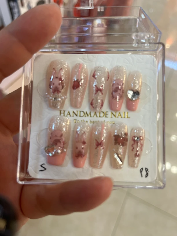 2023年最新款穿戴甲粉色兔子小姐美甲贴片