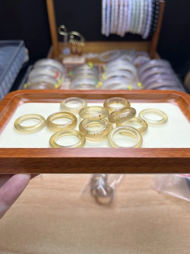 精品天然冰飘玛瑙戒圈（直径14-19mm）