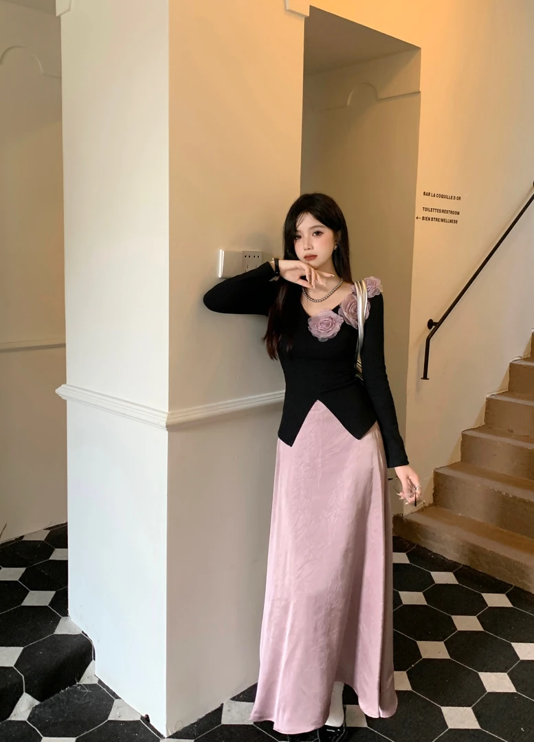 重工玫瑰花v领上衣显瘦小衫气质缎面半身裙