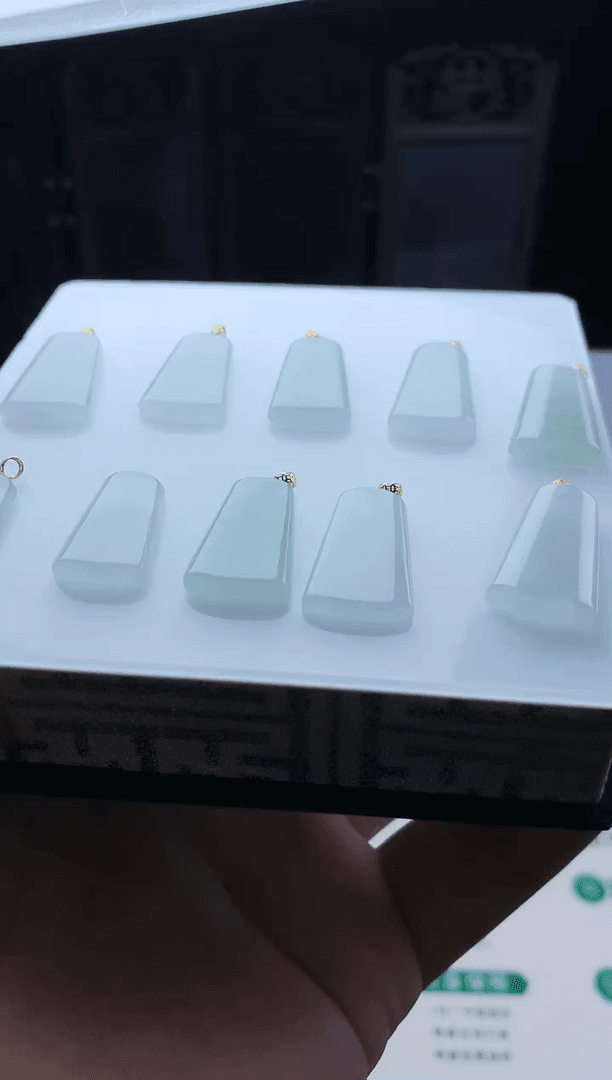 【闪购商品】翡翠吊坠(赠链)18K金镶嵌平小无事牌多样性发1件微瑕