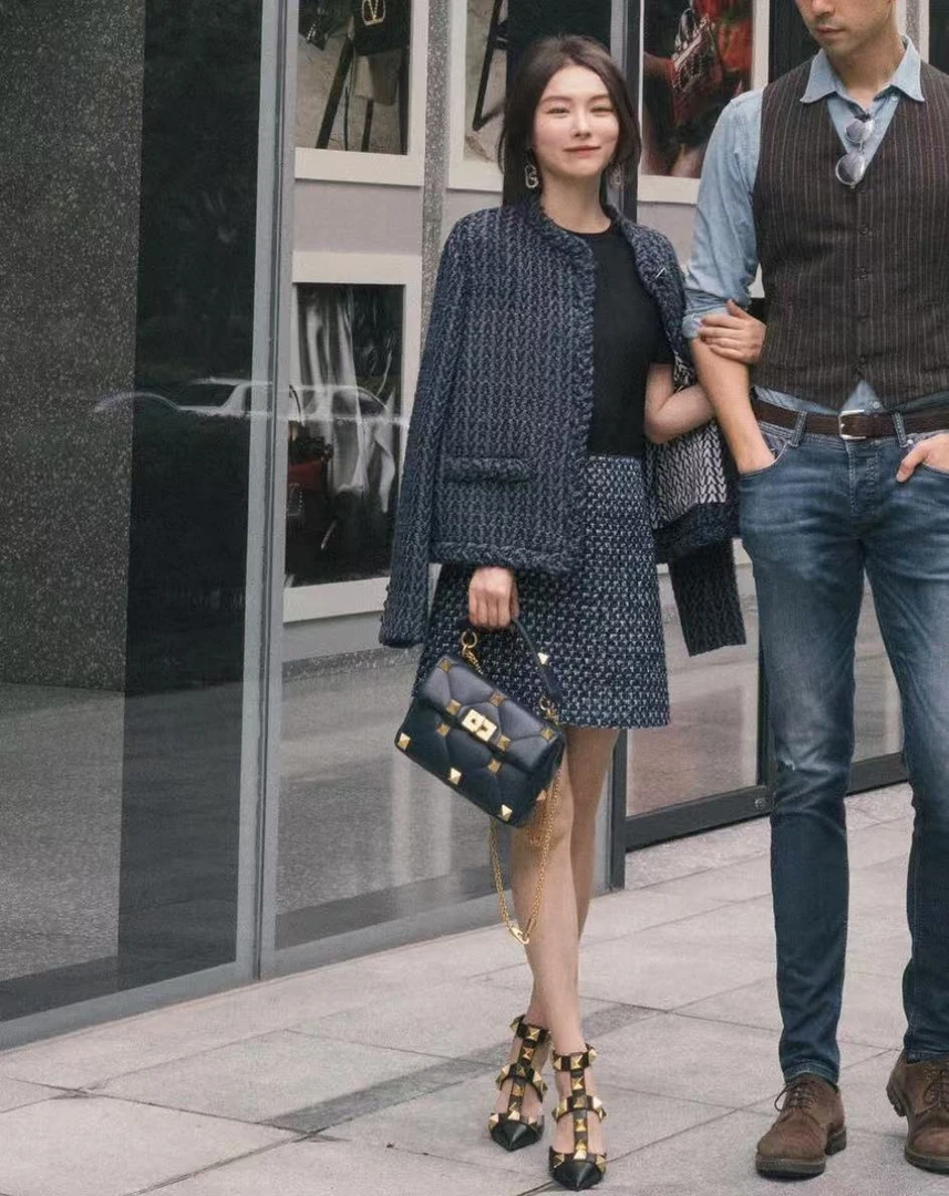 99新 Valentino/华伦天奴 藏青色小香风外套 40码 01239