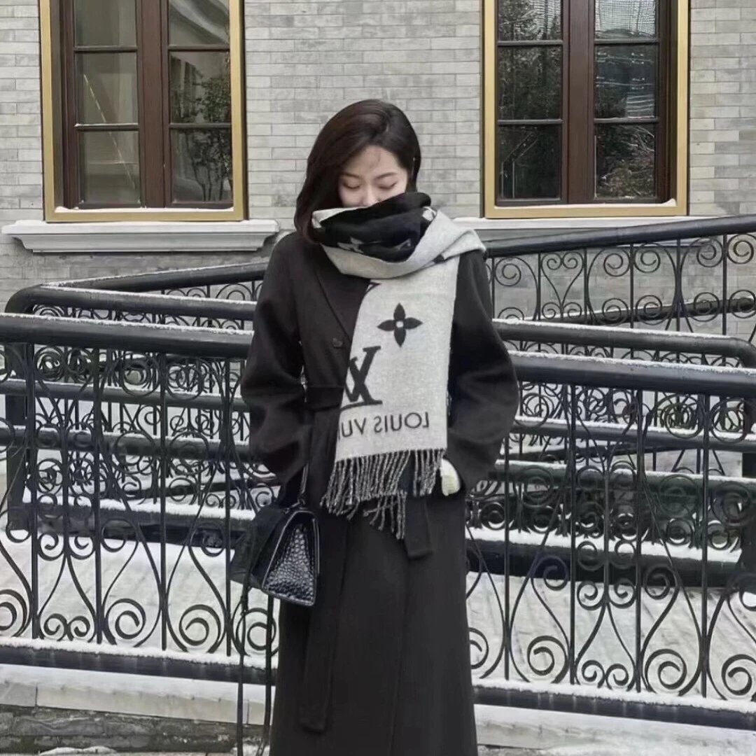 99新 路易威登/Louis Vuitton 镶铆钉黑白羊绒老花围巾 披肩