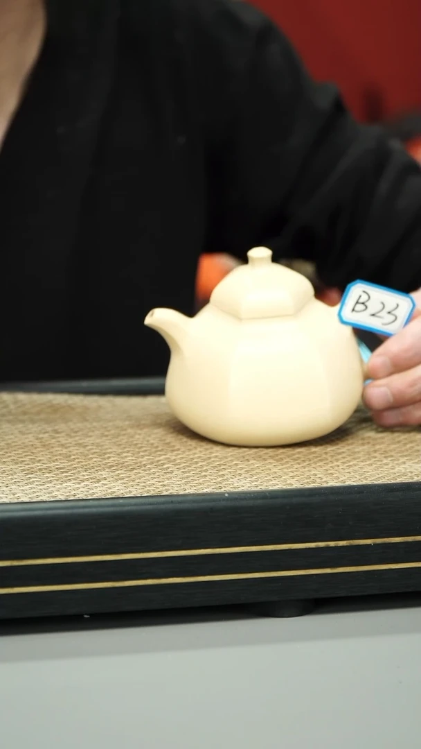 【闪购商品】紫砂茶壶B23 本绿 三足乳鼎