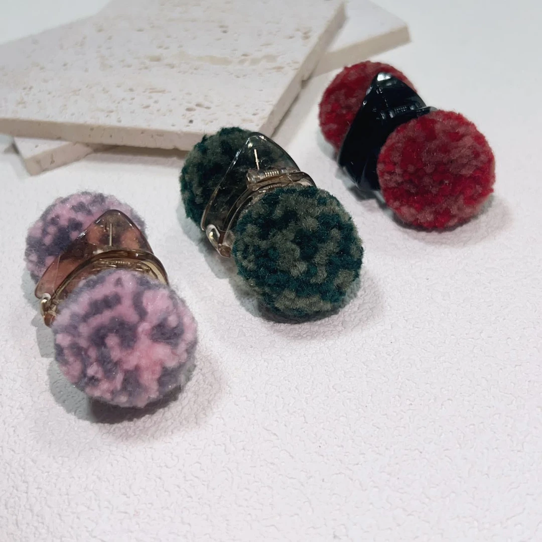 MY SISTERS韩饰手工百搭撞色立体毛球小耳朵刘海抓夹L120901