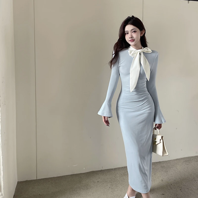 设计感蝴蝶结微喇叭长袖奶蓝色显白连衣裙气质修身显身材包臀长裙