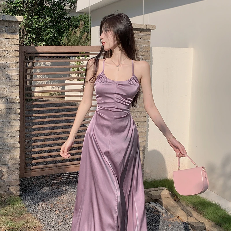 instahot氛围感露背缎面吊带连衣裙夏季小众气质显瘦高腰显瘦长裙