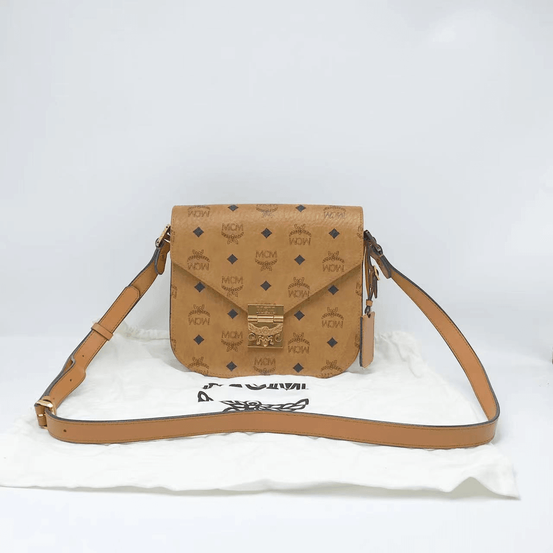 95新 MCM 洋诚二手 MCM干邑色马鞍斜挎包  98新 公价8588