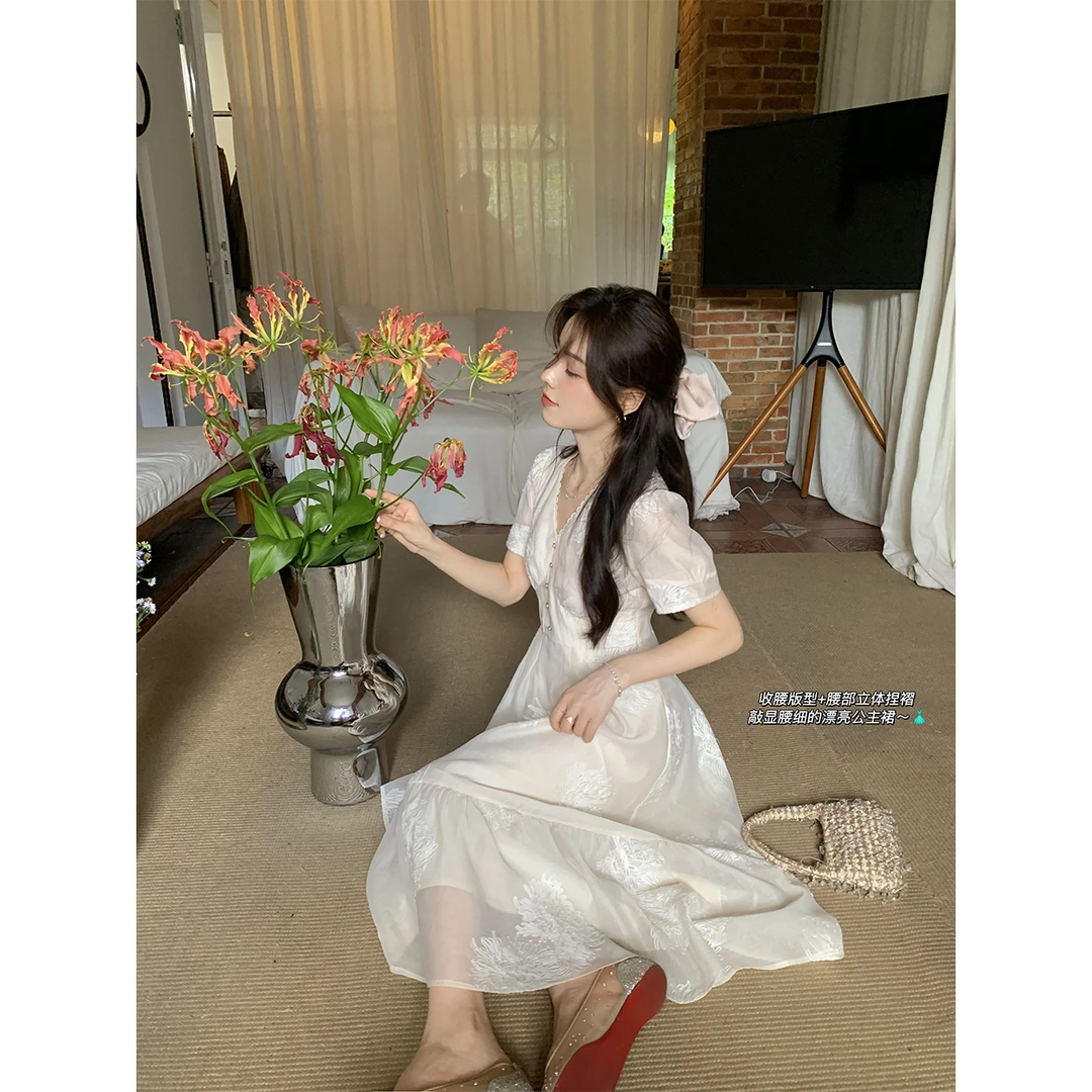 花栗鼠小姐 sweet  温莎古堡连衣裙  上身就是行走的氛围感加持！！