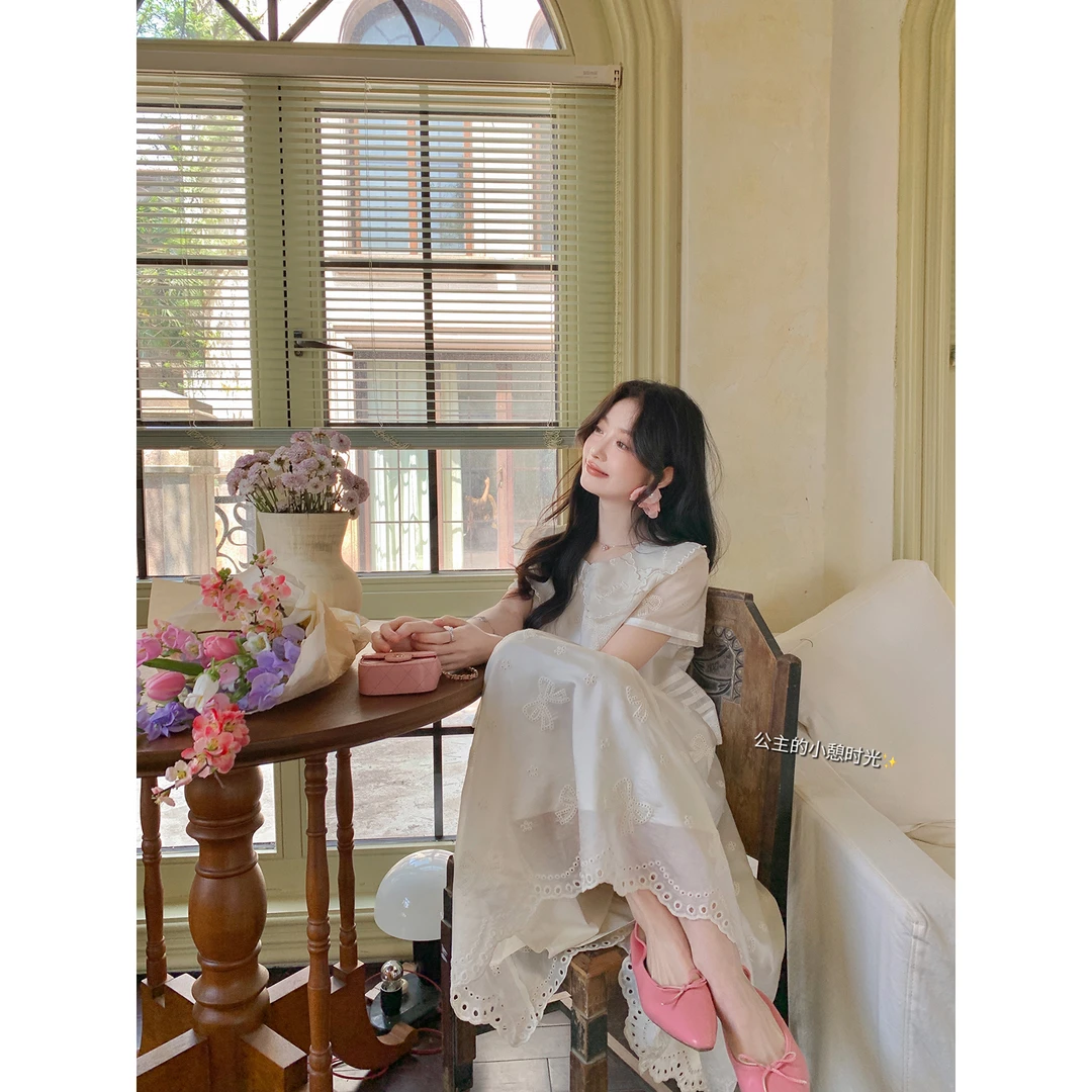 花栗鼠小姐   茉莉清茶 甜美精至~天丝蝴蝶绣花上衣+半裙