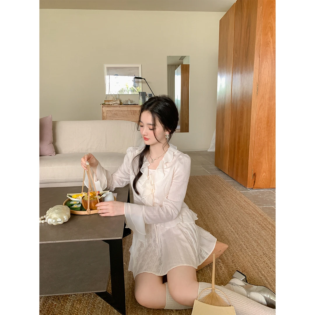 花栗鼠小姐  花与爱丽丝套装 温柔荷叶边小衫+拼接蕾丝半裙