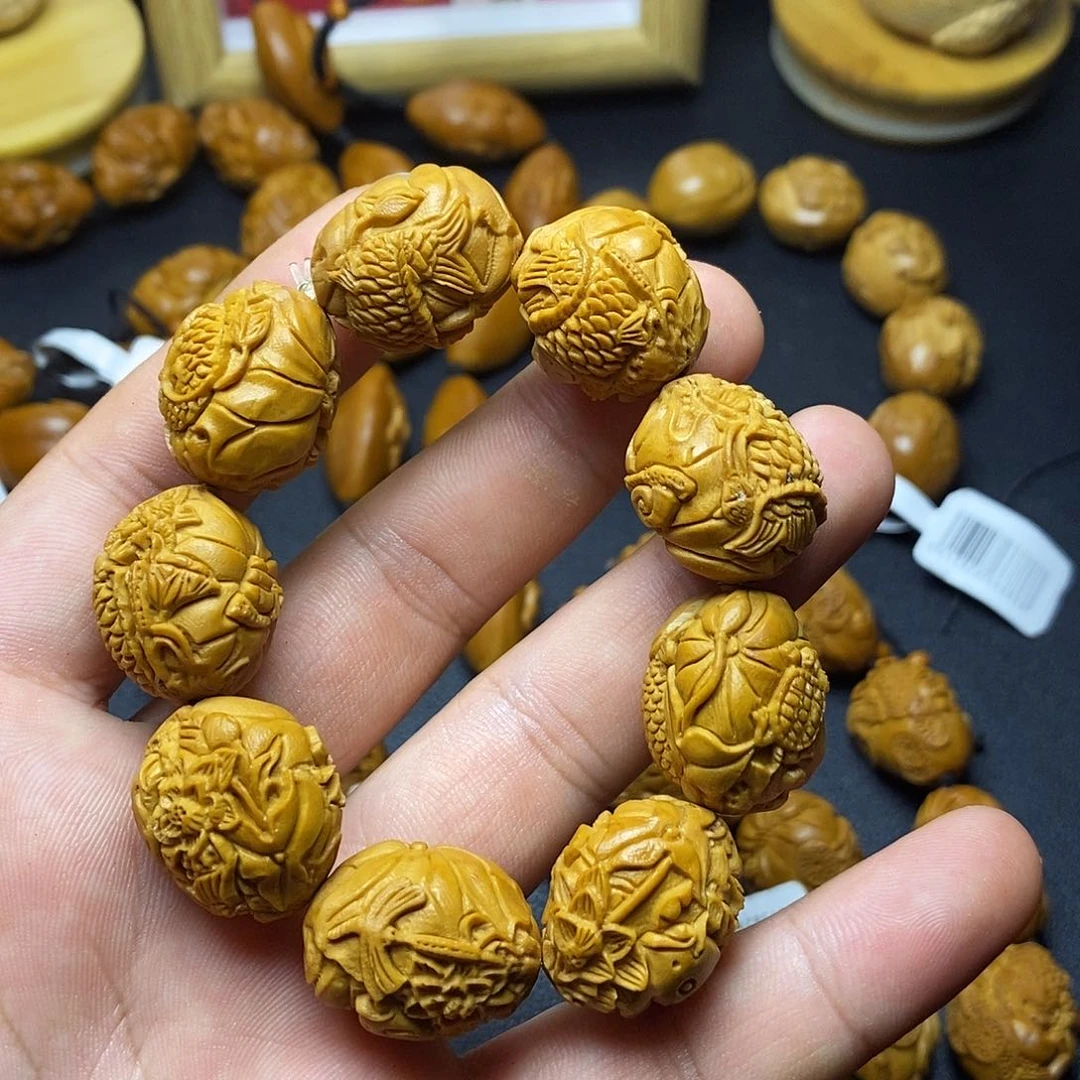 橄榄核核雕荷叶鱼（泛油）