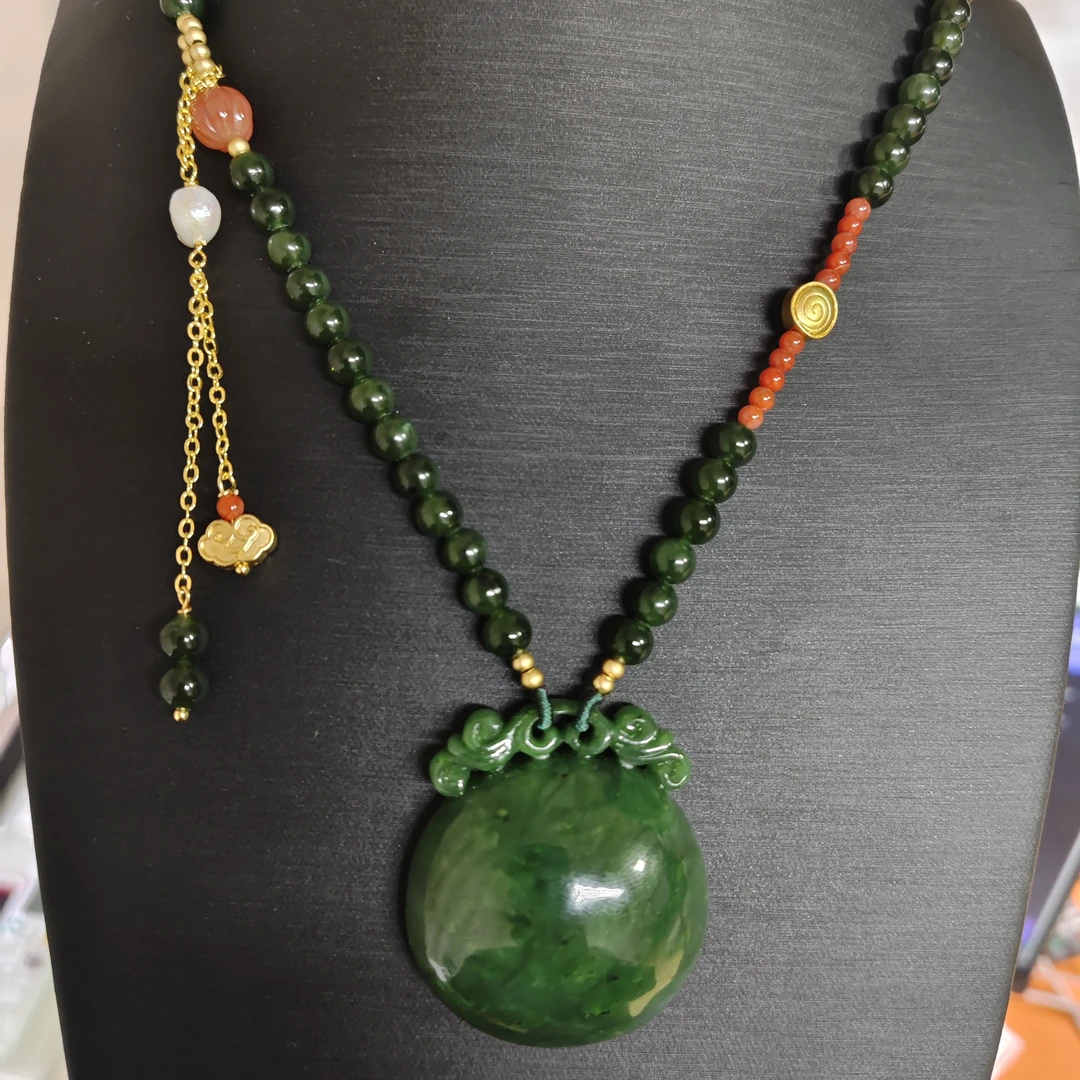 ［0051］天然和田碧玉蛋面精美挂件毛衣链