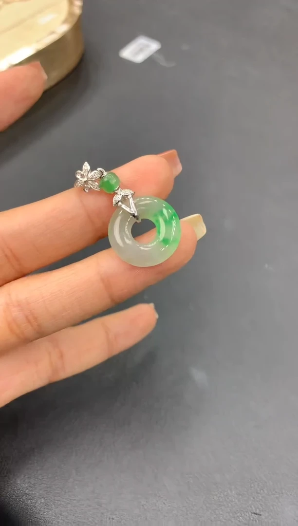 【闪购商品】翡翠颈饰18K金镶嵌甜甜圈