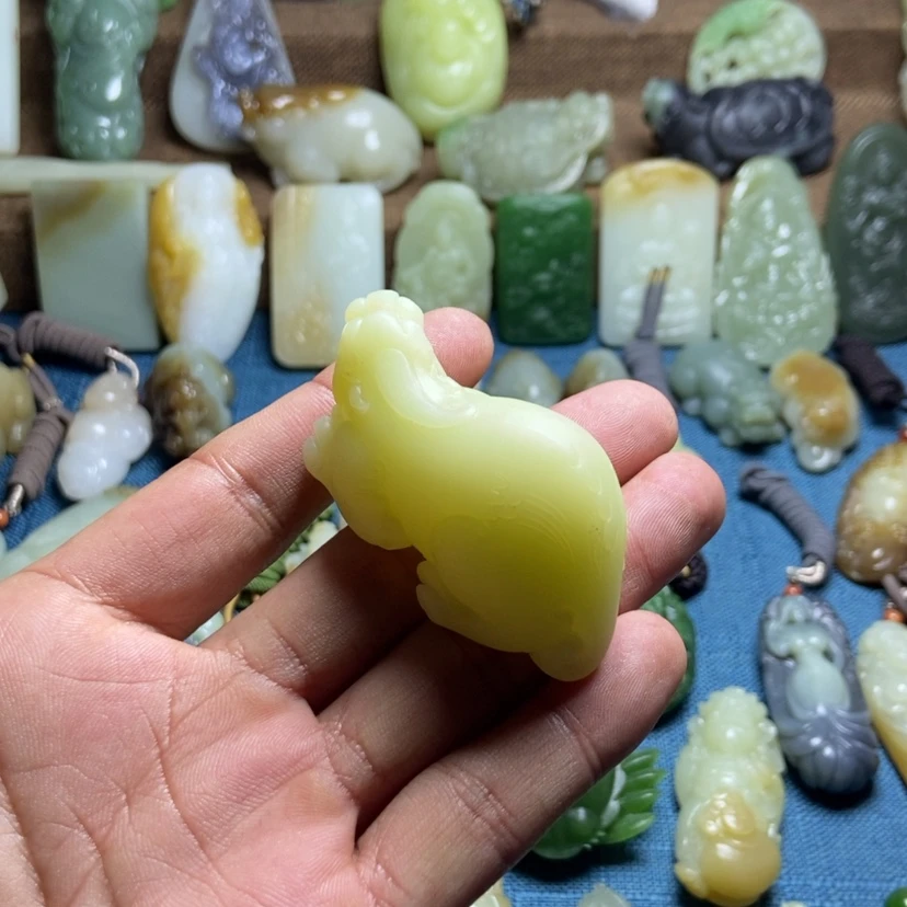 【闪购商品】和田玉挂件未镶嵌小**?