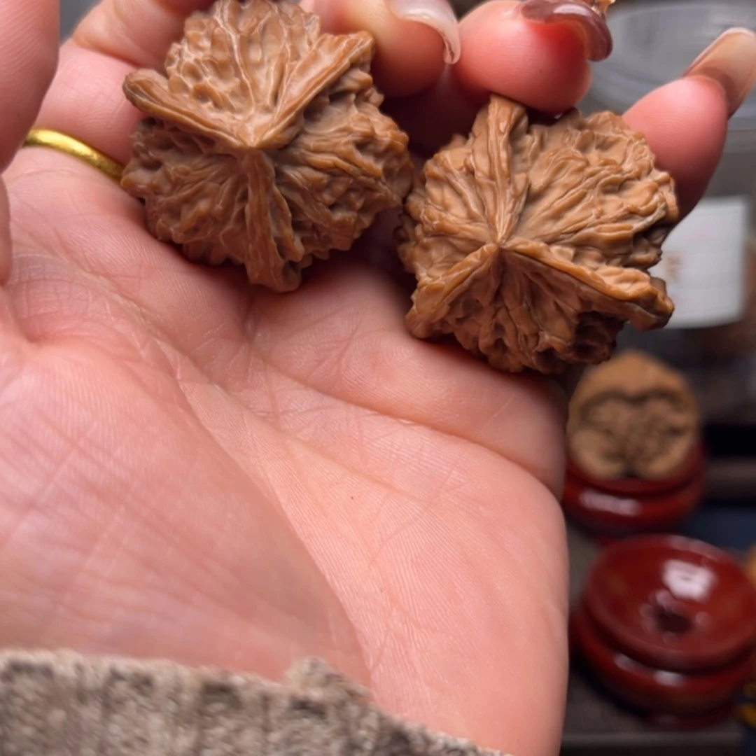 【闪购商品】文玩核桃吊坠左***人