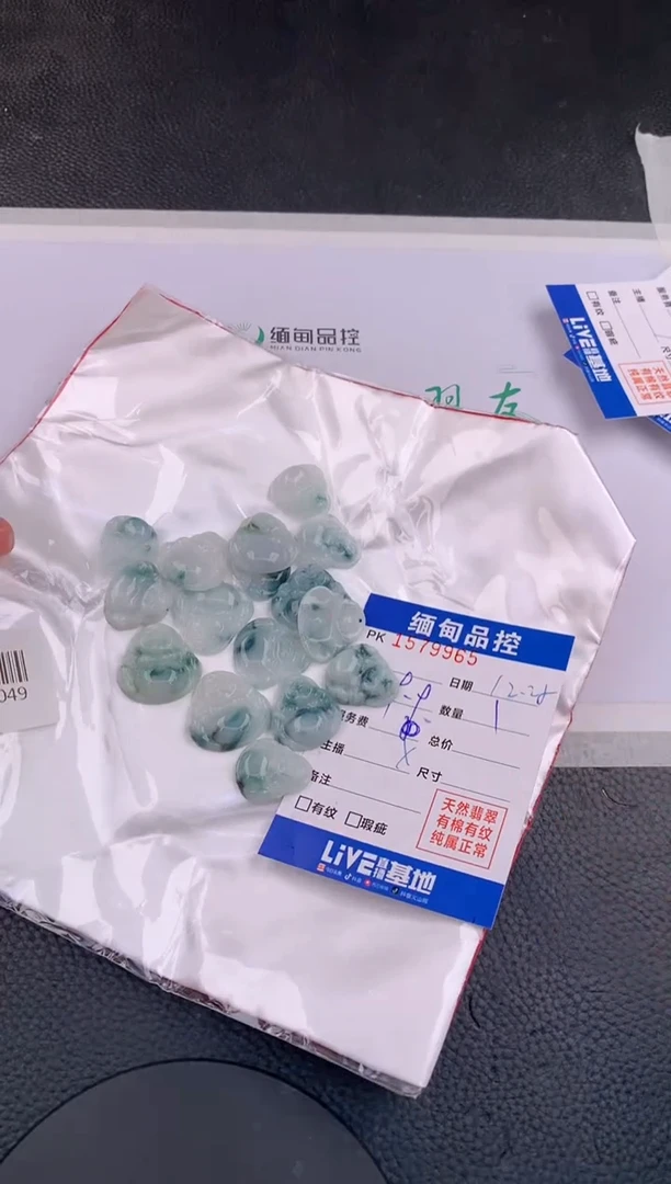 【闪购商品】翡翠佛公未镶嵌1个