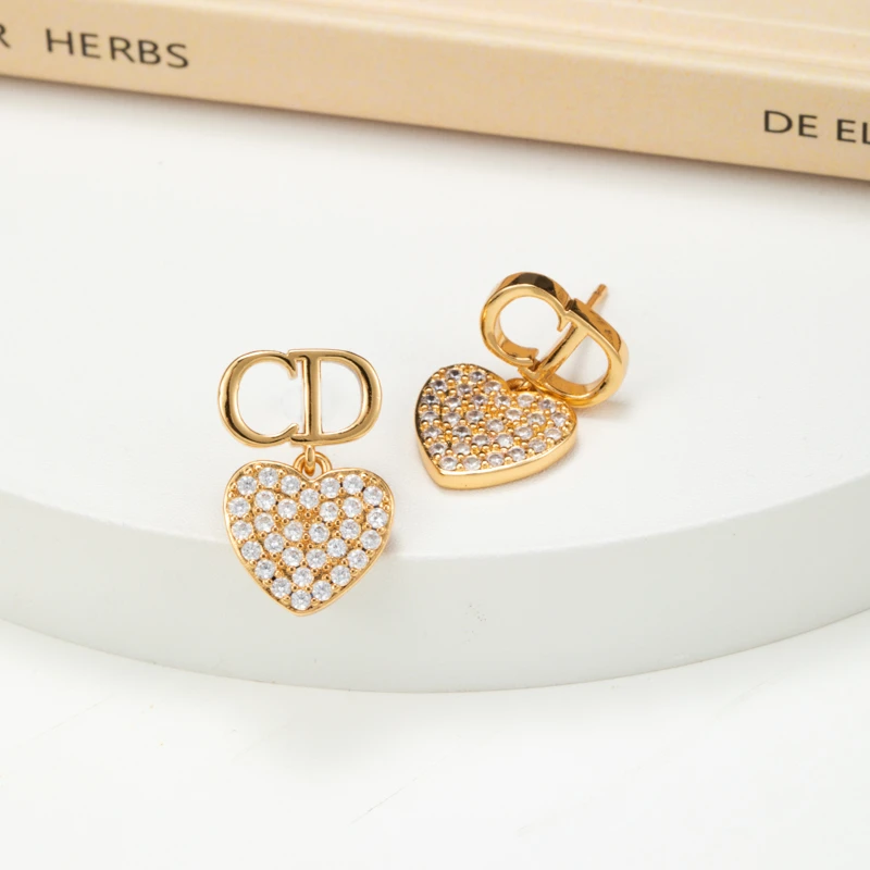 铜合金合成锆石耳饰 6408 爱心字母耳钉轻奢耳饰时尚百搭耳环小众