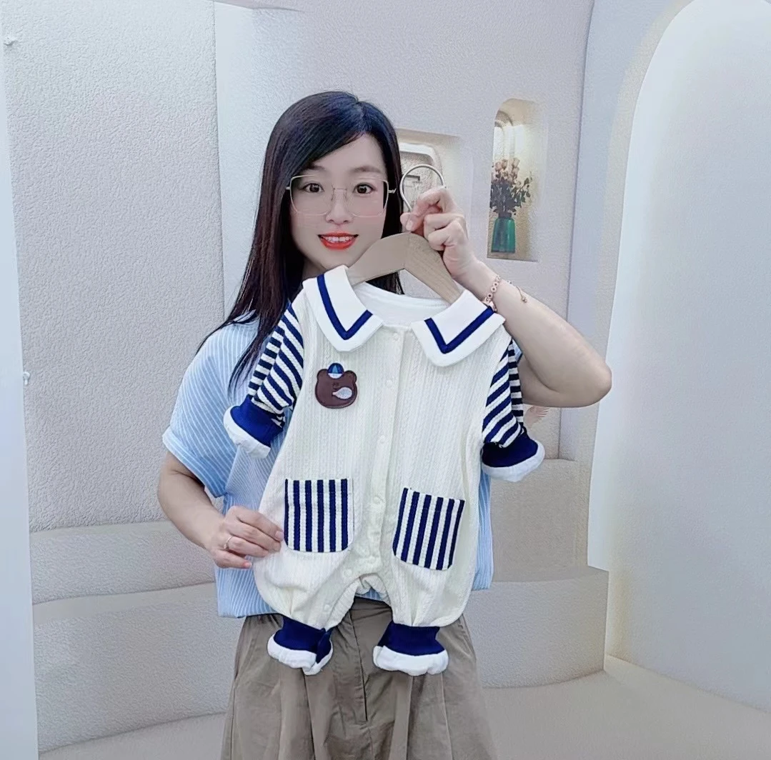 婴儿保暖连体衣男宝宝春秋棉质哈服条纹卡通长袖爬爬衣外出ins风