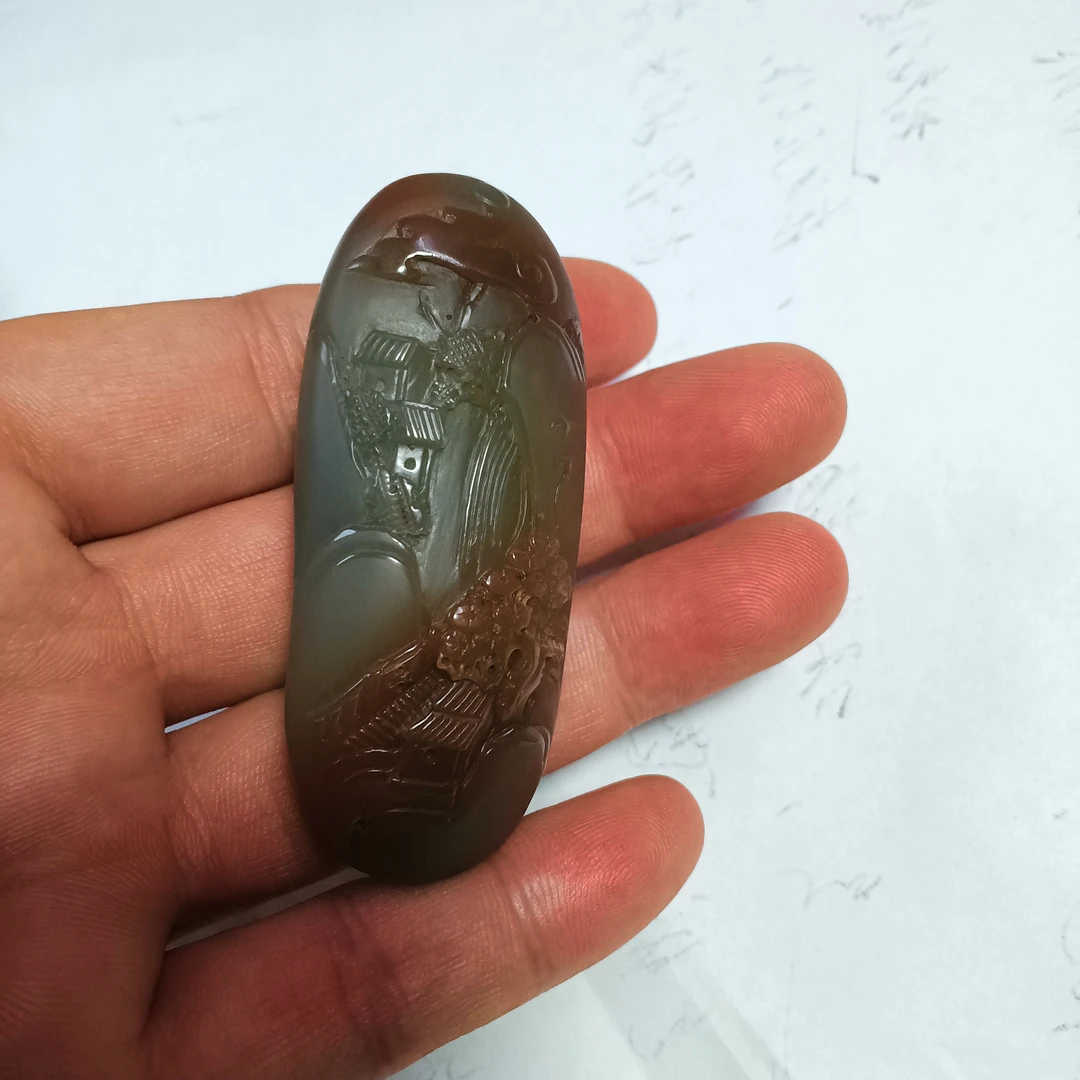 紫绿玛瑙秦紫玉天然原矿无优化纯手工雕刻山水手把件毛衣链